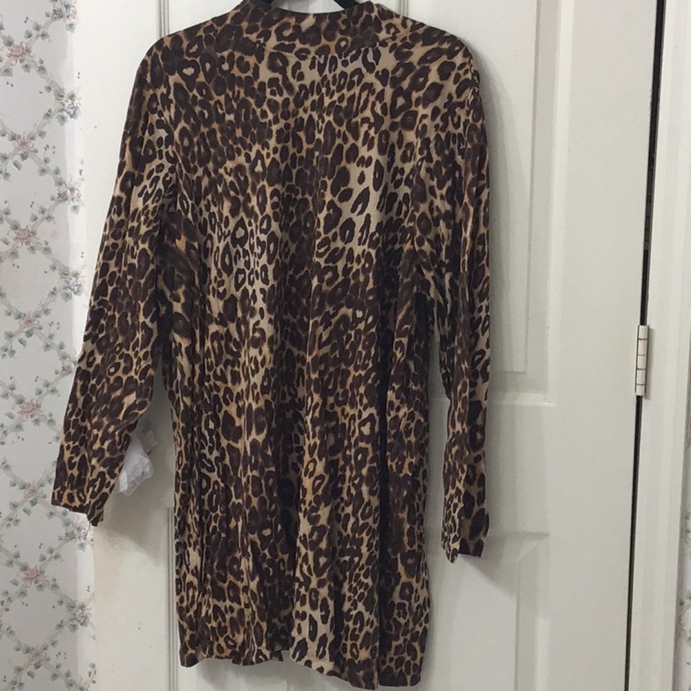 Plus size 22/24 100% cotton long sleeved shirt w/ leopard print.